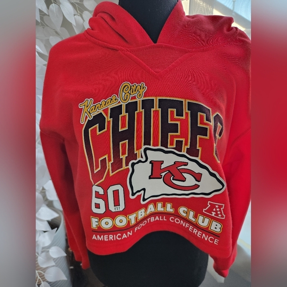 Kansas City Chiefs NFL Crop Top Hoodie Womens Size Medium - Picture 2 of 8